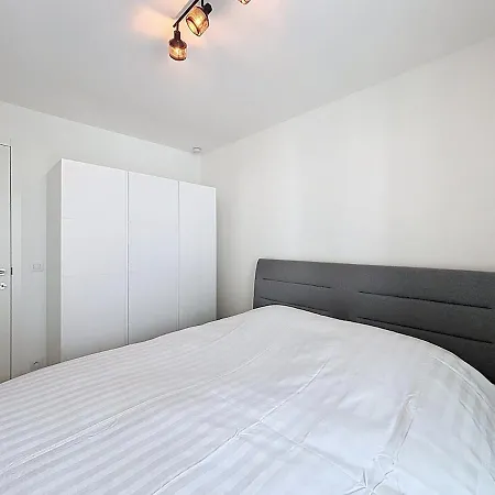 Flat Sky Harbour 104 - 오스텐드