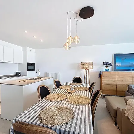 Flat Sky Harbour 104 - 오스텐드